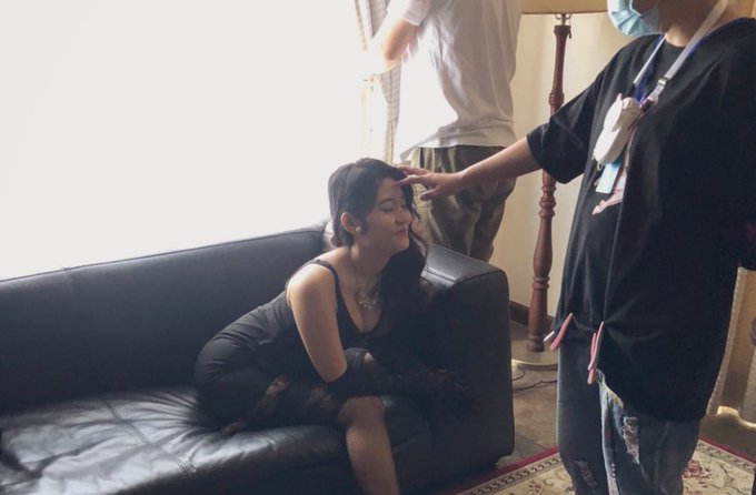 電力超強！ 實力派產片機器美少女「神宮寺奈緒」中路大開蹦出東西半球狂吸上千贊！