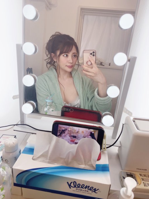 狂熱少女！ 最正F罩杯女店員「佐藤花」出道、自曝看過2千部以上A片！