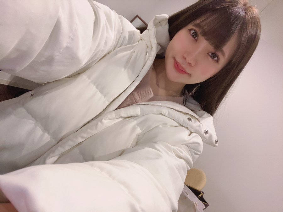 狂熱少女！ 最正F罩杯女店員「佐藤花」出道、自曝看過2千部以上A片！