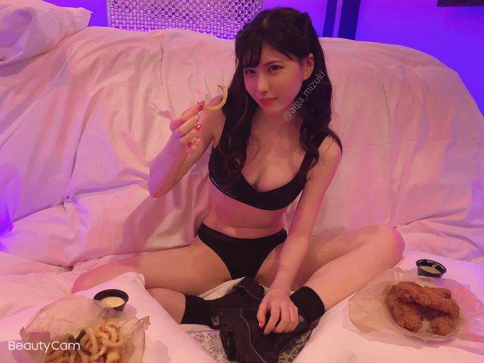 人氣持續升溫！ 冰山係清純美少女「藍芽水月」推特IG突破10萬大關！