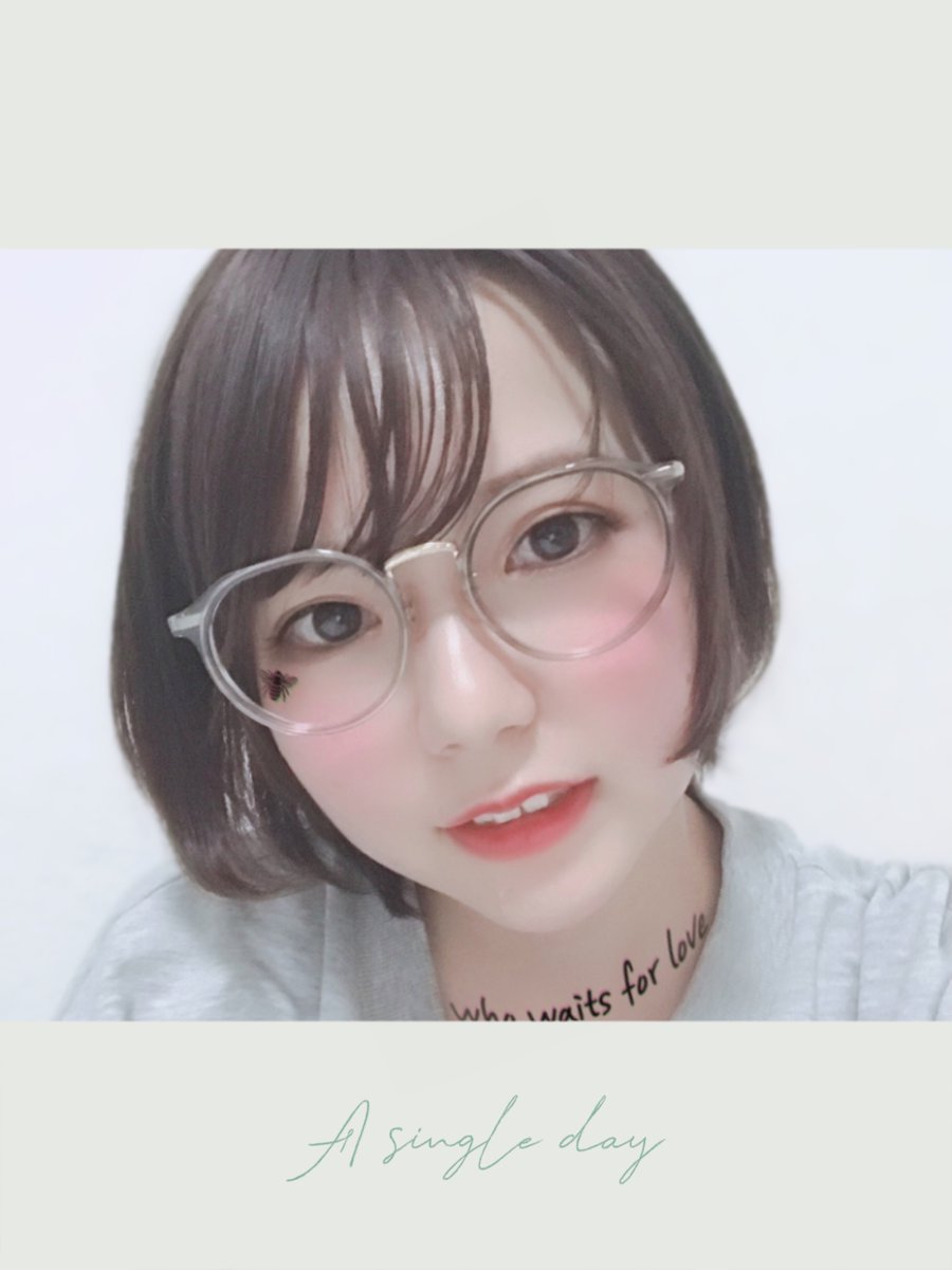 胸比臉大！ 雪白牛杯肌眼鏡妹「初愛寧寧」挺H罩杯出道！