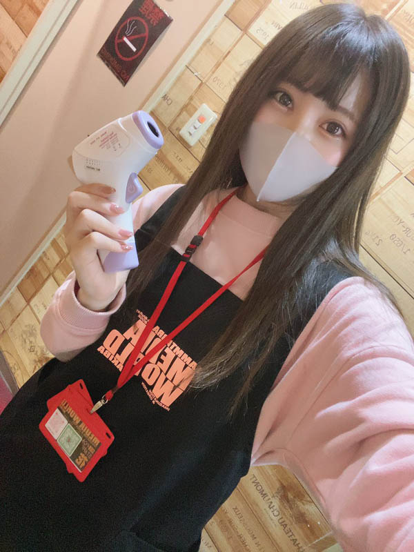 狂熱少女! 最正F罩杯女店員「佐藤花」出道、自曝看過2千部以上A片!