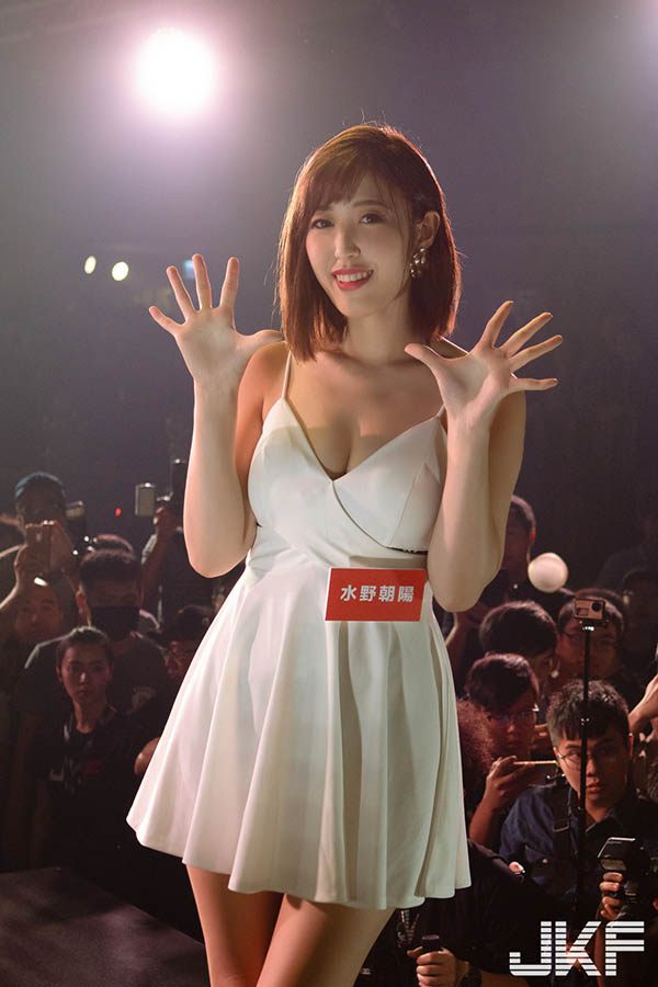 引退近2年奇蹟式復活! 暗黑郭雪芙「水野朝陽」正式復出界!