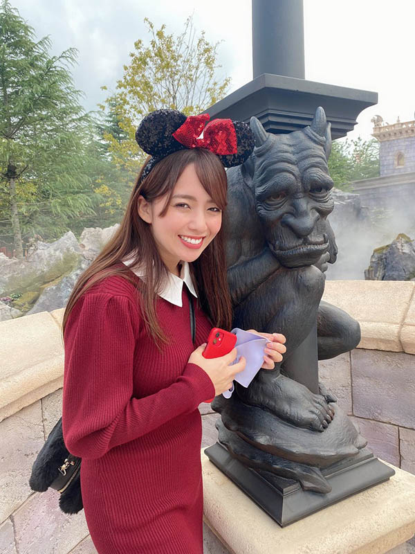 另類福利照！ 療癒系姊姊型女優「三島奈津子」遊樂園紀念照意外勾出胸猛J罩杯！