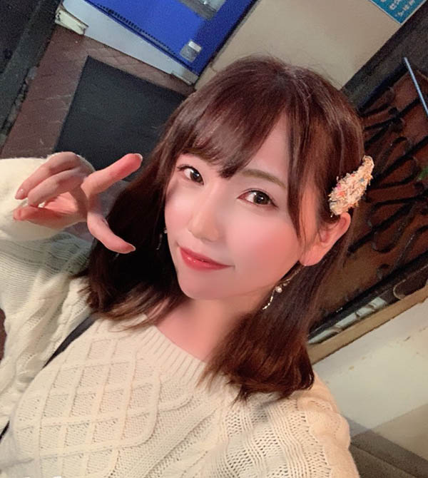 迷人淚痣魅力噴發！ E罩杯魅惑美女「愛花道琉」自曝近期拍片無法正視親弟弟！