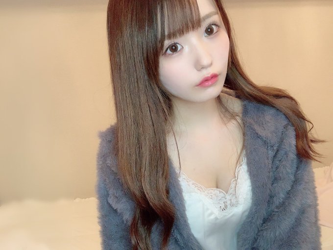 小露酥胸！ 169公分長腿美少女「乙白沙也加」性感睡衣搭可愛外罩超迷人！