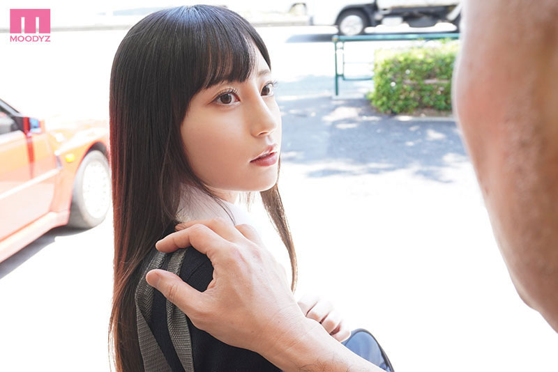 給我看看就不報警！高校美少女「七沢みあ」偷竊失風，淪為便利商店玩偶