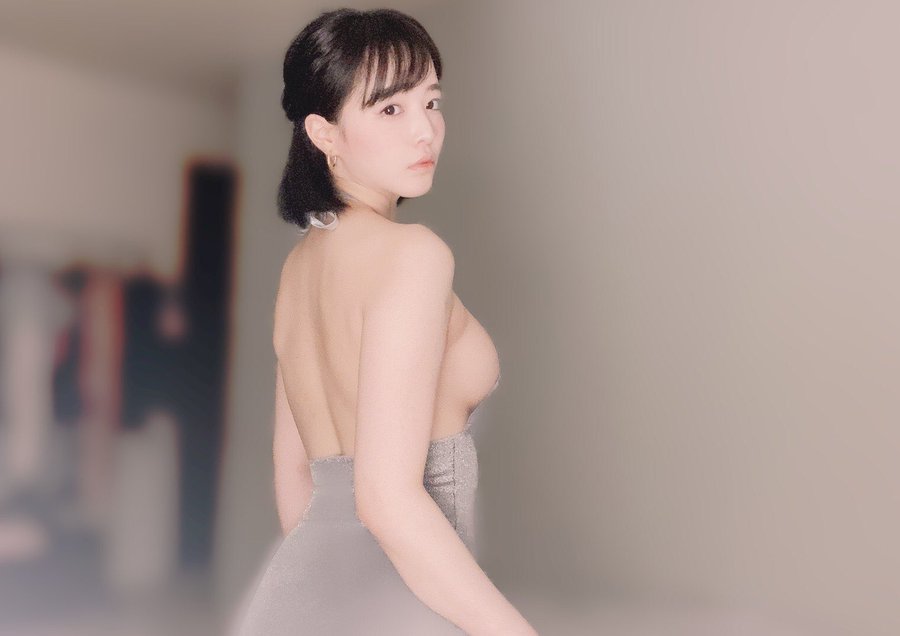 超火辣開胸洋裝！ G罩杯氣質新人女優「三宮椿」慶推特2萬追蹤福利照洗版囉！