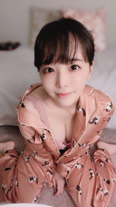 超火辣開胸洋裝！ G罩杯氣質新人女優「三宮椿」慶推特2萬追蹤福利照洗版囉！