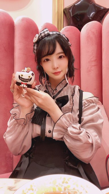 超火辣開胸洋裝！ G罩杯氣質新人女優「三宮椿」慶推特2萬追蹤福利照洗版囉！