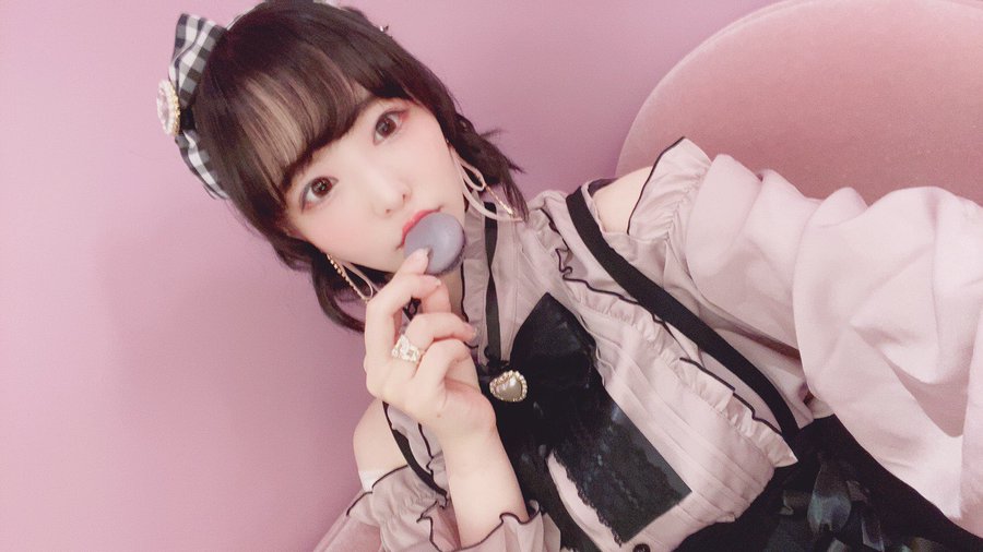 超火辣開胸洋裝！ G罩杯氣質新人女優「三宮椿」慶推特2萬追蹤福利照洗版囉！