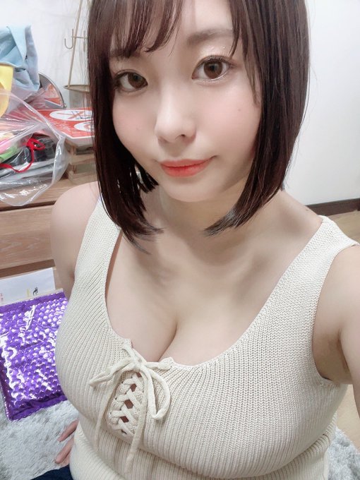 幫你洗頭5分鐘就會愛上她！ 「巨乳美髮師學徒」100公分H奶超兇！