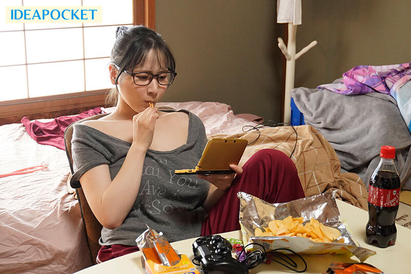 我的姊姊是巨乳老處女! 「庵姬花」耍廢啃老不工作還整天在家自慰!