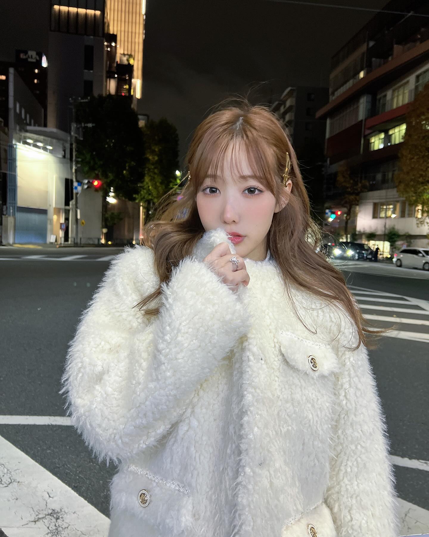 H罩杯的巨乳姊姊「小宵虎南」就在你身邊！在職場盡情享受跟她偷情的快樂