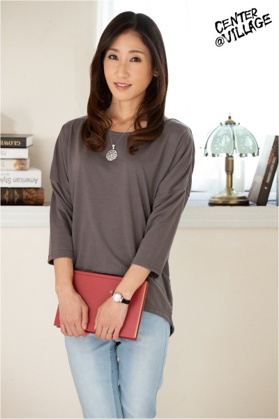 美人書店員！ 「三十路人妻」知性優雅氣質出眾骨感纖體激發強大佔有欲