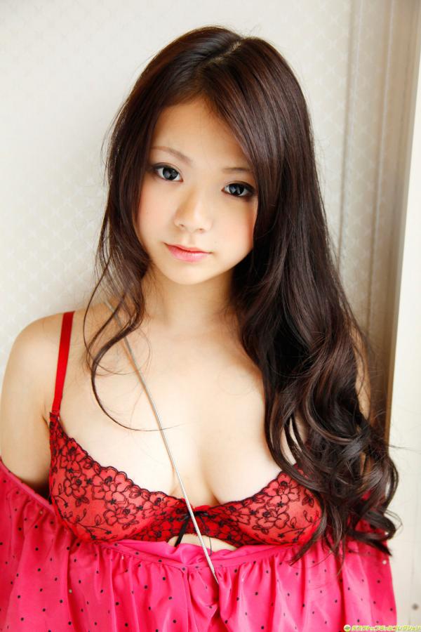 永遠的童顏巨乳! 「AV國民妹妹」欠疼愛一個眼神就能讓人獸性爆發