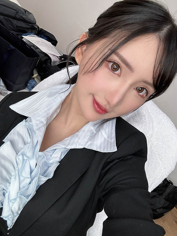 巨乳小秘書「楪カレン」男友公司被收購，慘遭新任老頭社長全身調教！