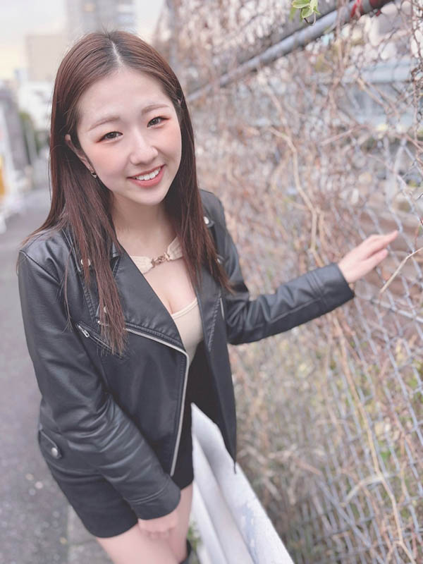 性慾旺盛的「I罩杯誘惑大奶人妻」出道，「出軌打砲」叫她做什麼事都OK！