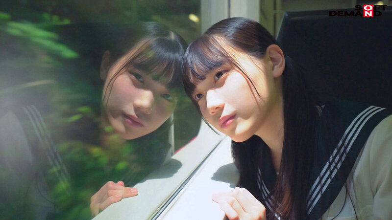 「19歲制服妹子」出道在院子露出，白嫩身體變成粉紅色...