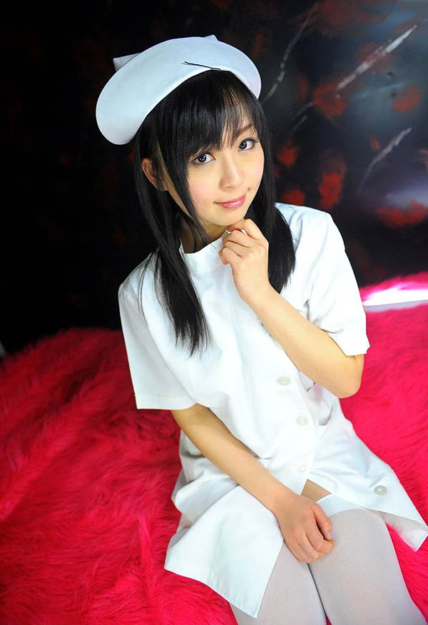 溫柔小護士投入暗黑世界「服務」廣大男性任人揉捏全面撫慰老司機身心靈