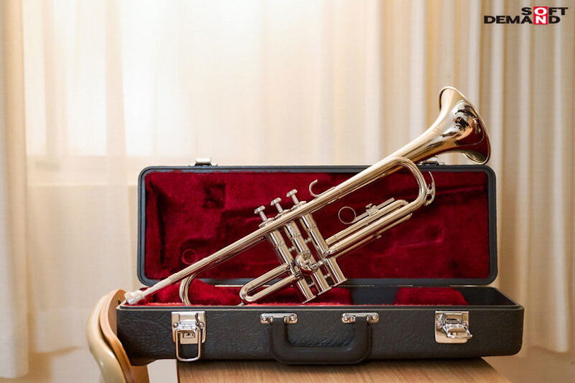 超會吹小號的純情感短髮妹「美咲音」，白嫩胴體被強烈開發！