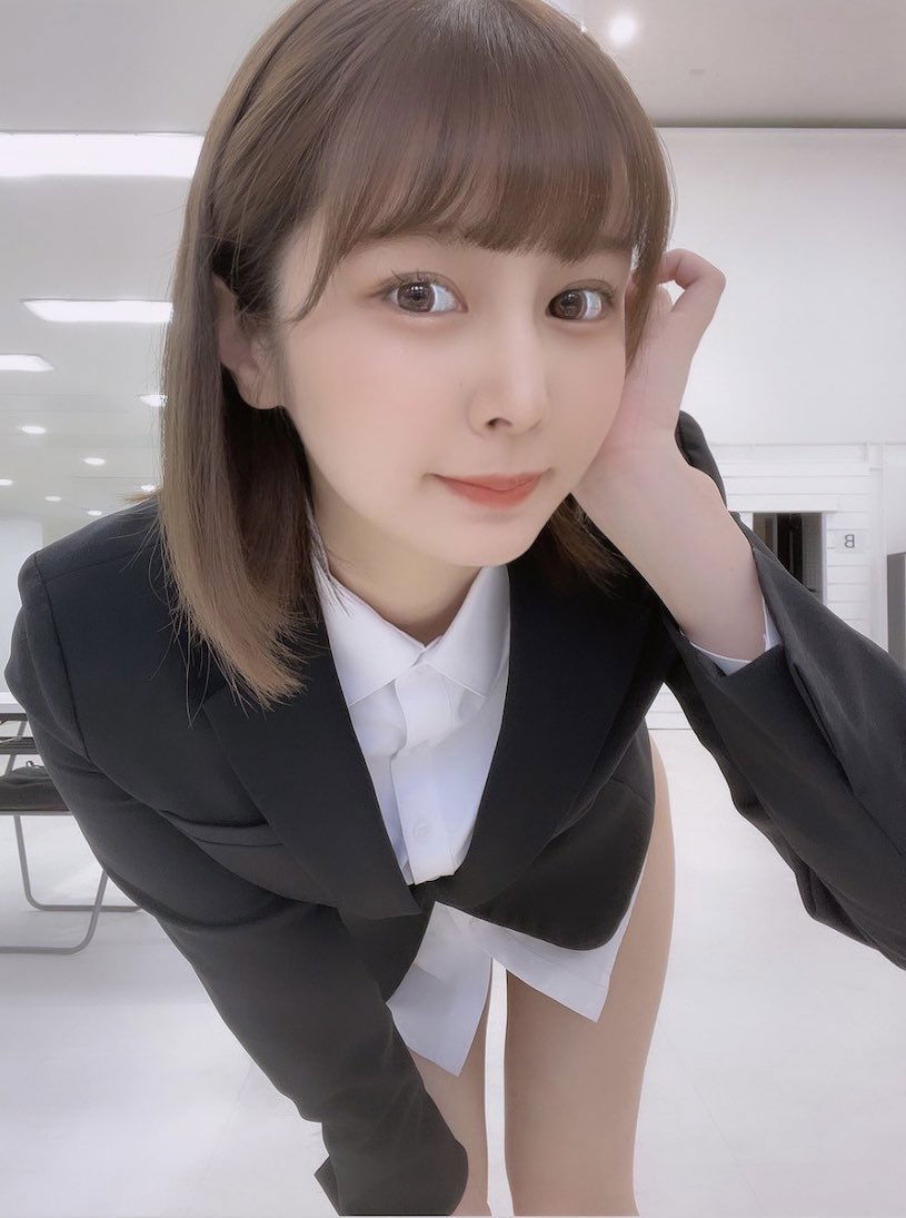 豐滿E奶小馬「鳳みゆ」身分引熱議，「豐滿火辣胴體」再度狂圈粉！