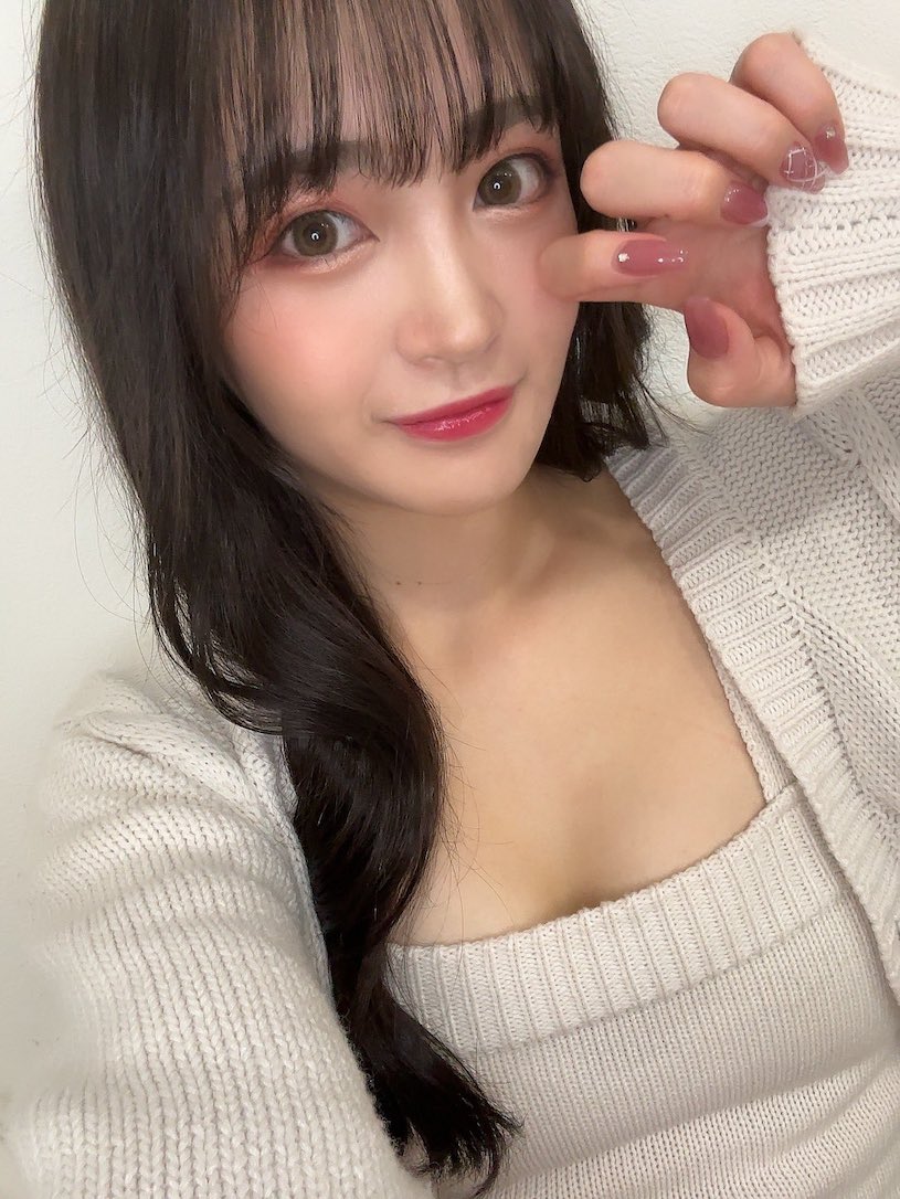 「美乳名門大小姐」萌到可以參加早安家族,「擅長一字馬」筋骨超柔軟!