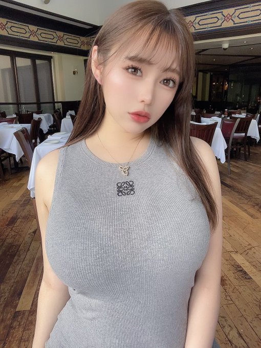 粉絲60萬的J奶寫真女星「五隻戀」下海了，用「傳說中的魔乳」席捲AV界！