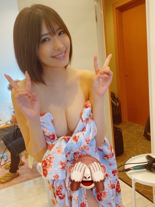 初披空姐戰袍！ G罩杯寫真偶像級美少女「翼舞」最新作扮空姐大戰青梅竹馬一整天！