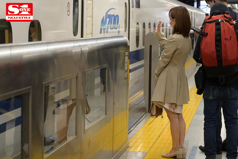 一天不做愛就會死！巨乳人妻「小島南」前腳剛送老公出差，轉頭就去騎別人唧唧