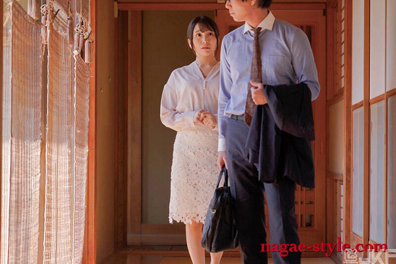 真的太色了!佐藤ののか當著老公的面給他戴綠帽,幫親公公實施深度口愛