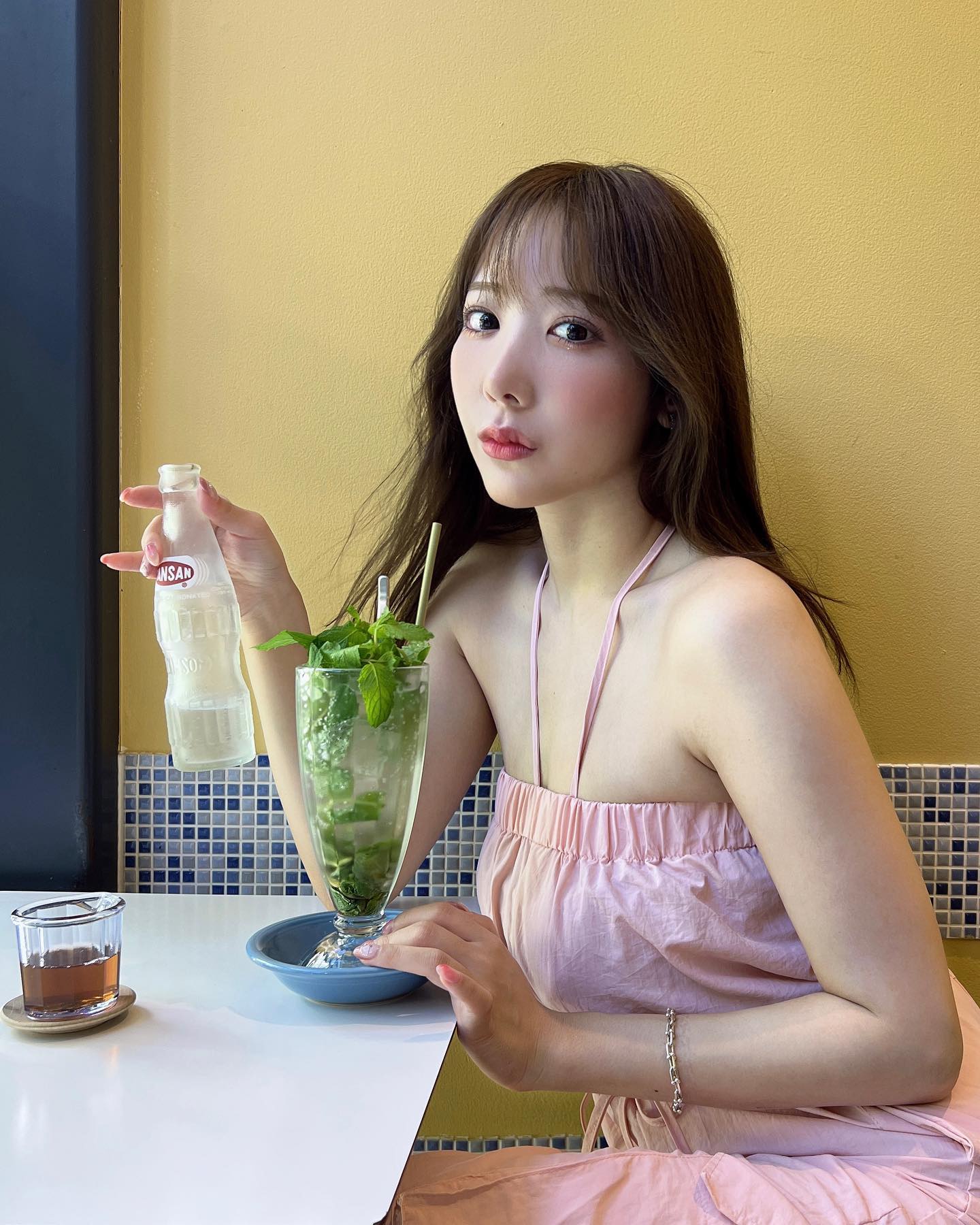 S級巨乳女優「小宵虎南」夜遊迪士尼!挺「神之乳」有夠吸睛~