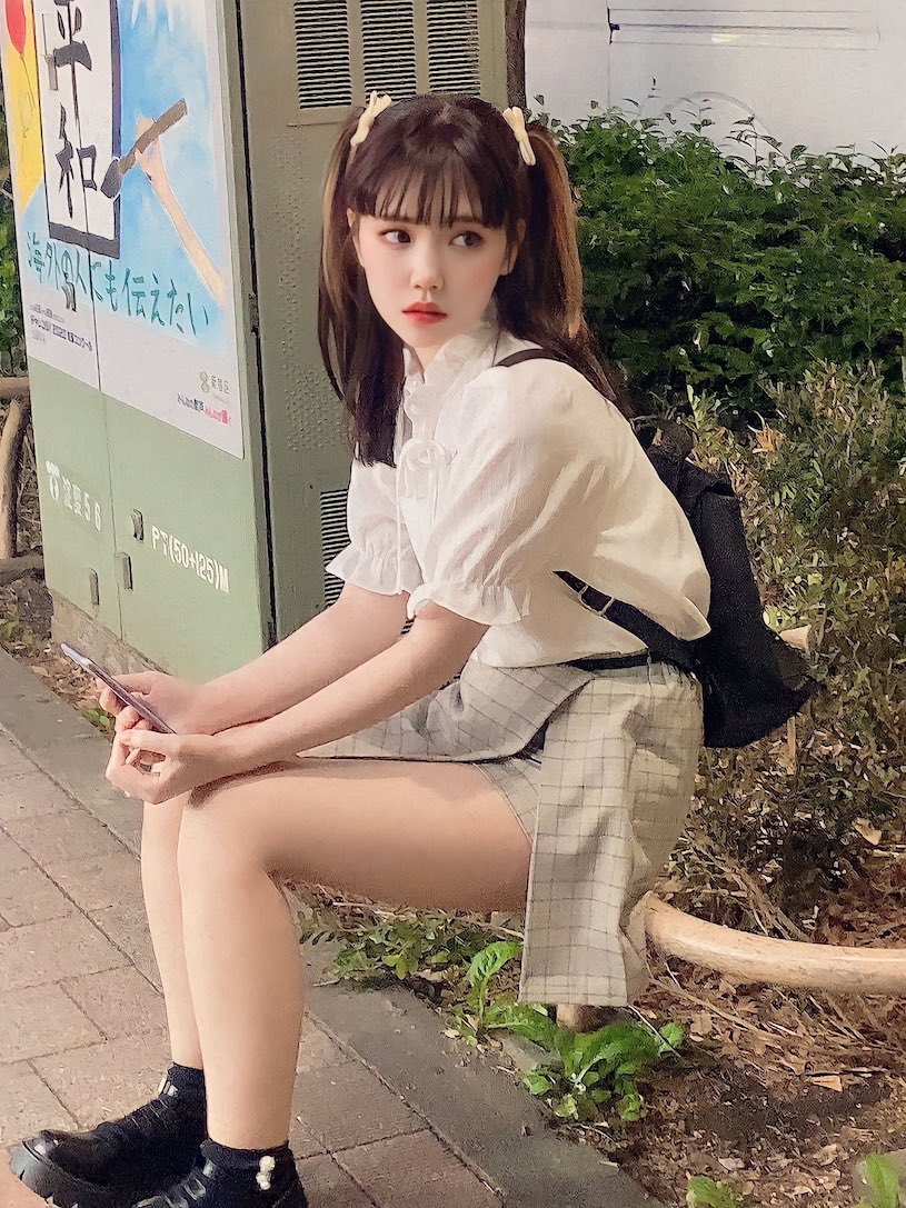 移籍演出被虐片的18歲女優「工藤由羅」，自曝最喜歡被從後面來！