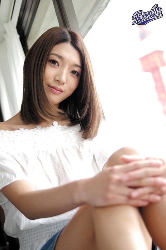 壓倒性的透明感！為圓主播夢下海… 19歲氣質妹克服羞澀現身螢光幕