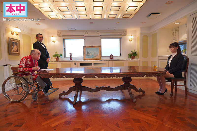 私人游泳教練「美谷朱里」遭變態富豪監禁整整一個禮拜不間斷多人調教