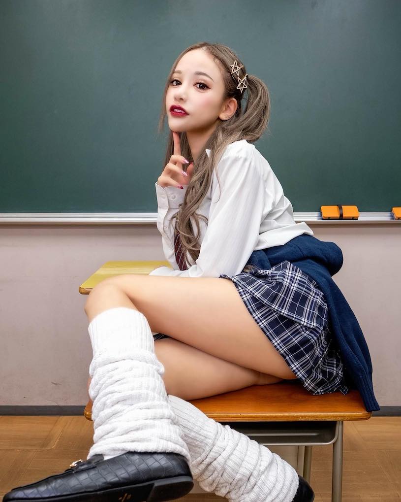 「40萬F奶網紅大物」復活AV界,超強藝人背景「最愛爆乳自拍」!