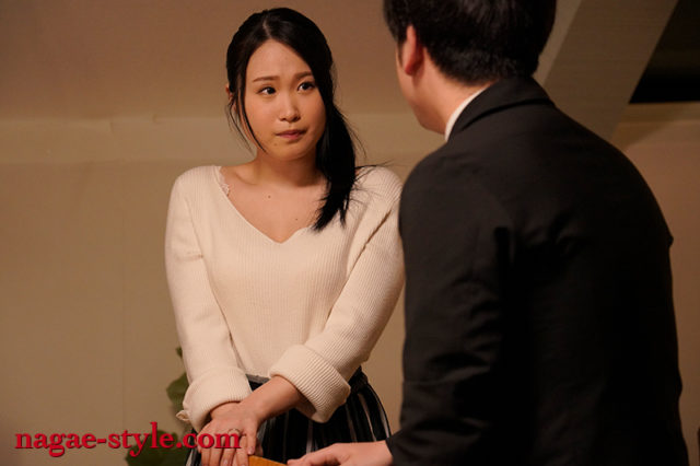 竟然從不要、變成自己投懷抱！ H cup女優中條りの解開情慾枷鎖，背著老公進行多人運動