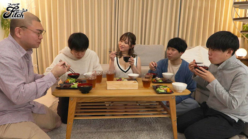 久違的好友「桃園憐奈」變成分租公寓的SEX偶像，身為處女的我也加入玩弄群組了...