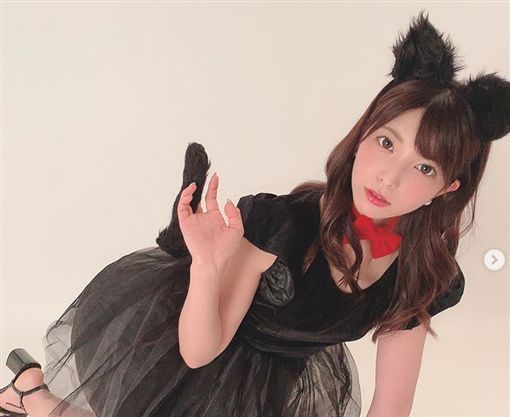 看了更想搗蛋！特蒐性感版的「萬聖節裝扮」，橋本有菜被小惡魔化還是超誘人