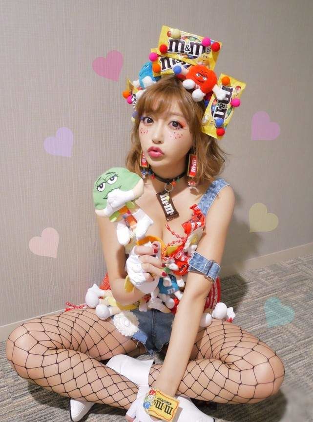 看了更想搗蛋！特蒐性感版的「萬聖節裝扮」，橋本有菜被小惡魔化還是超誘人