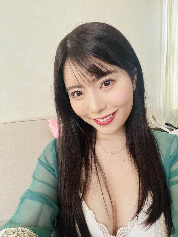 關西「F罩杯大奶主播」誘惑出道，臉蛋超甜「床上展現激烈反應」！