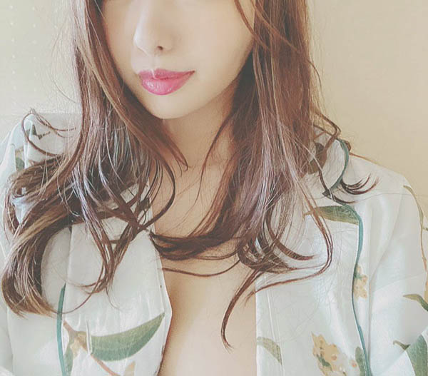 超性感小心機自拍照！ H罩杯火辣美女新人「綠川雅」推特福利中路大開還外洩裙底…