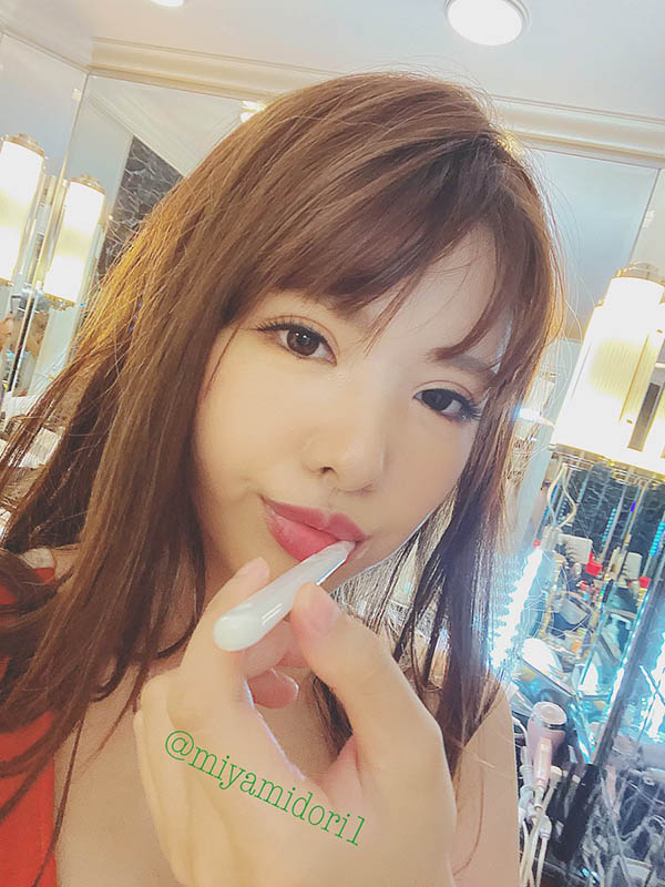 超性感小心機自拍照！ H罩杯火辣美女新人「綠川雅」推特福利中路大開還外洩裙底…