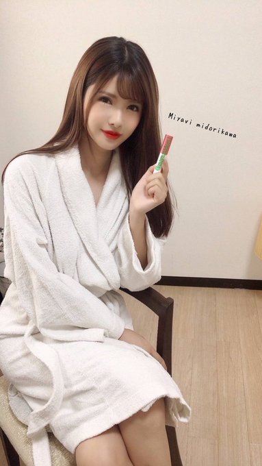 超性感小心機自拍照！ H罩杯火辣美女新人「綠川雅」推特福利中路大開還外洩裙底…