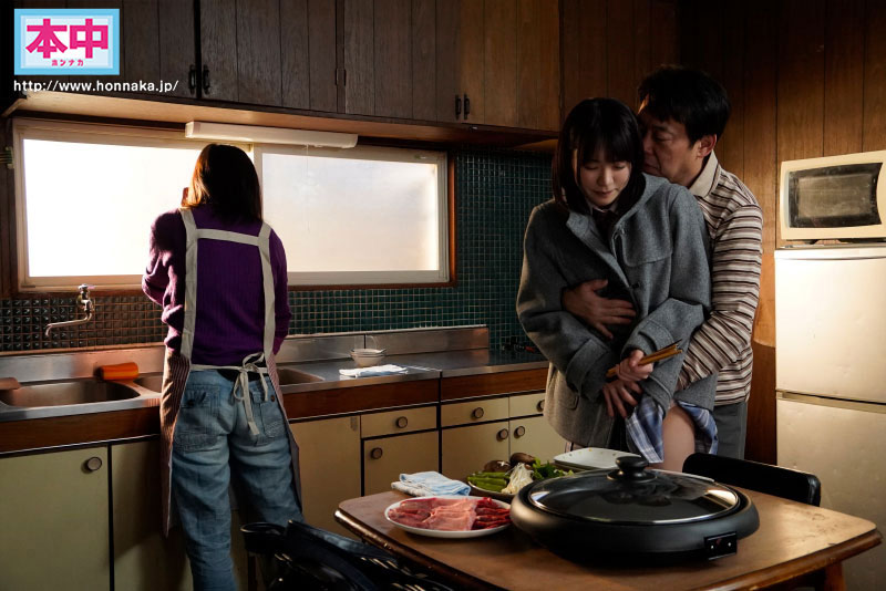 制服高中生「東條なつ」新的繼父竟是電車癡漢為了家庭和諧只好繼續隱忍