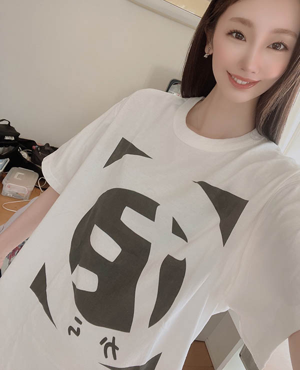 本命の人妻《小松杏》決定下海終結無性生活憑實力開創Madonna新一代