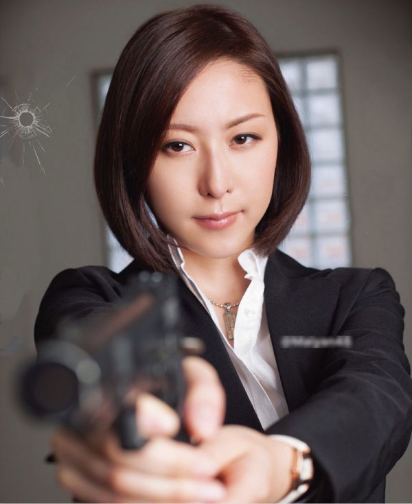 奶貼玻璃的經典女神！ G奶美熟女「松下紗榮子」是最強「衛生紙殺手」！