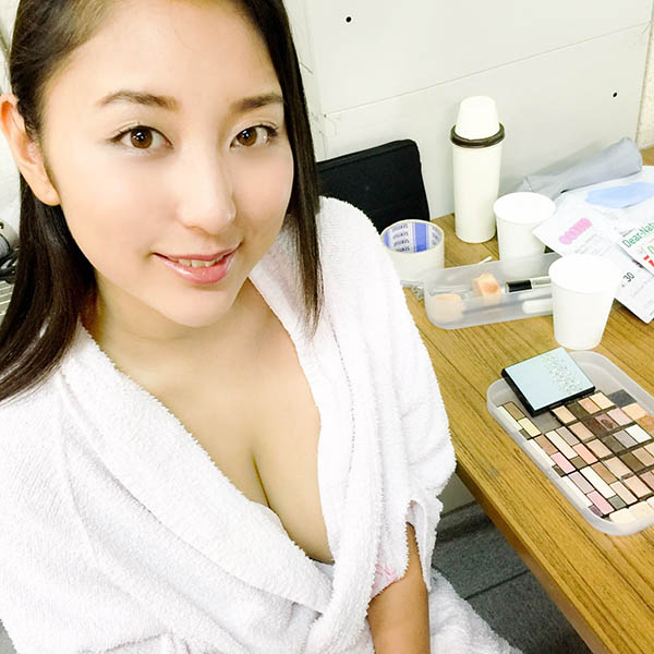 窒息式乳量!巨乳女優《相內司》H Cup無敵黑肉豐潤體衝擊感滿滿