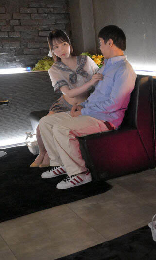 愛上風俗娘！白皙美少女「香水純」跟客人交往，還提供居家口愛服務！