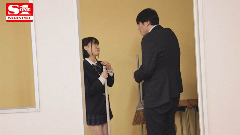 爆射逆體罰！知道G奶是武器的少女「安達夕莉」，讓多位老師輪番墮落了...